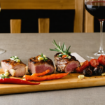 Joues de porc doucement mijotées au chorizo et piment d’Espelette : une explosion de saveurs réconfortantes pour un automne parfumé