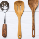 Ustensiles de cuisine : déjouez les risques cachés et découvrez des alternatives saines