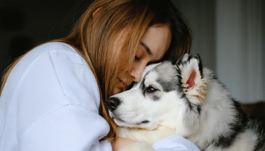 découvrez ce que votre préférence pour les chiens plutôt que pour les êtres humains révèle sur votre personnalité et votre psychologie.