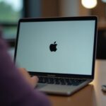 MacBook layar sentuh Apple: apakah impian pengguna akhirnya akan menjadi kenyataan?